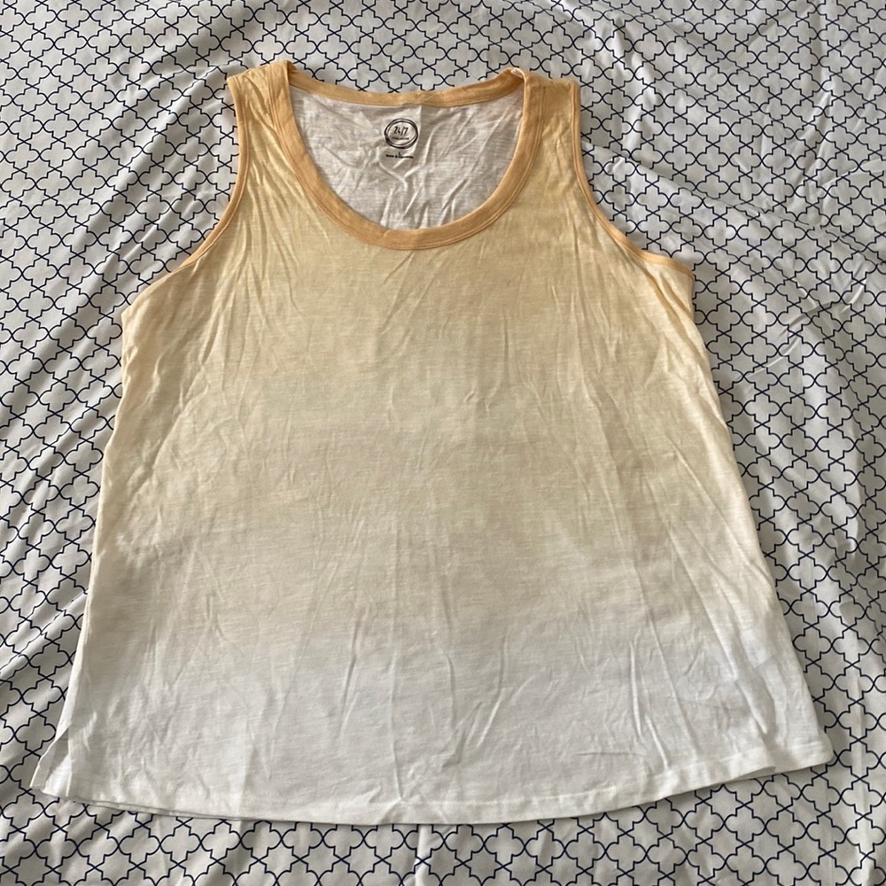 This tinktop is yellow fading into white in is in great condition with the tag!